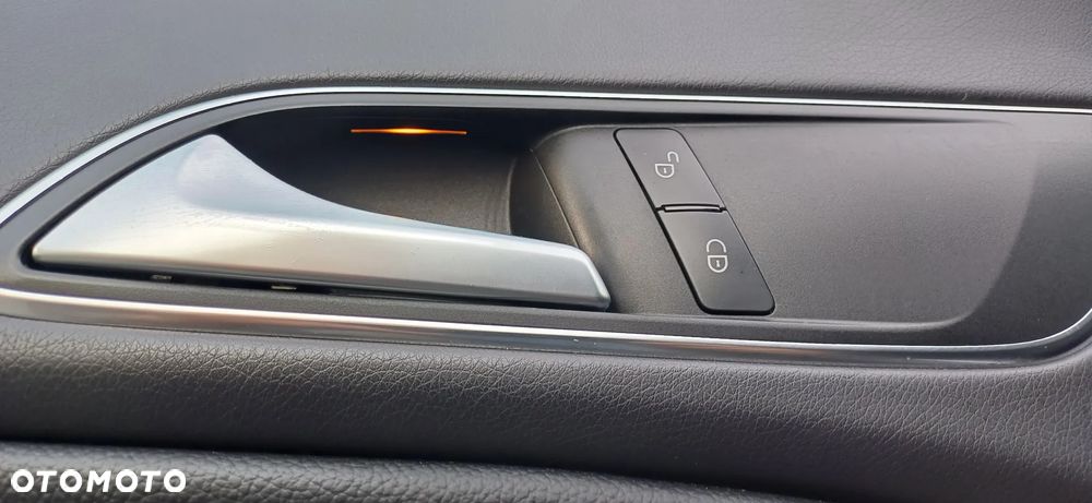Mercedes-Benz CLA 180 UrbanStyle Edition - 16