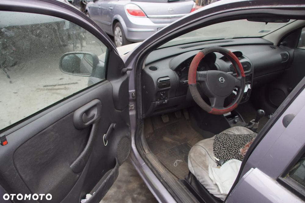 Auto na części - Opel Corsa C Lift 1.2 80 KM Z12XEP F13 4OU 2004R Silnik Skrzynia Drzwi Maska Błotnik Klapa Zderzak Lusterko Lampa Klamka Szyba Deska Kokpit Sterownik Moduł Czujnik Licznik Panel Wyświetlacz Kierownica - 10