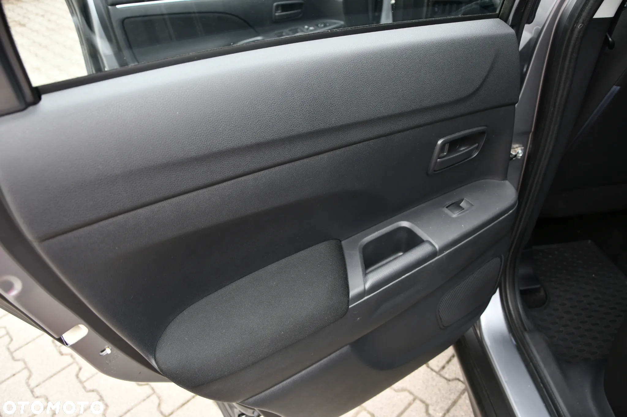 Mitsubishi ASX 1.6 Inform - 17