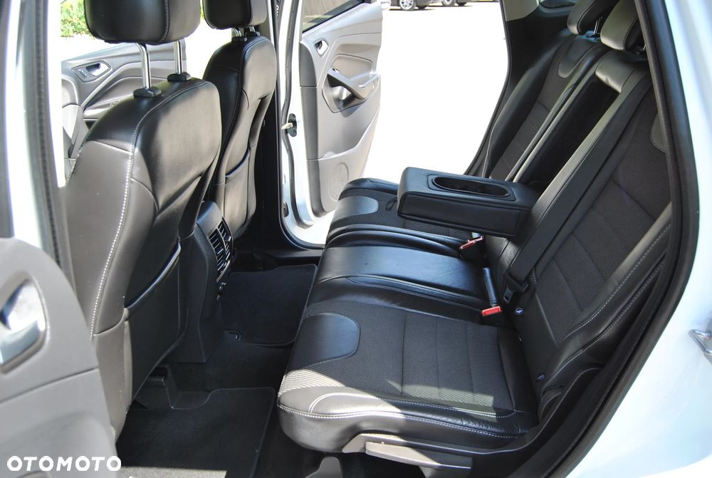 Ford Kuga 2.0 TDCi 2x4 Titanium - 26