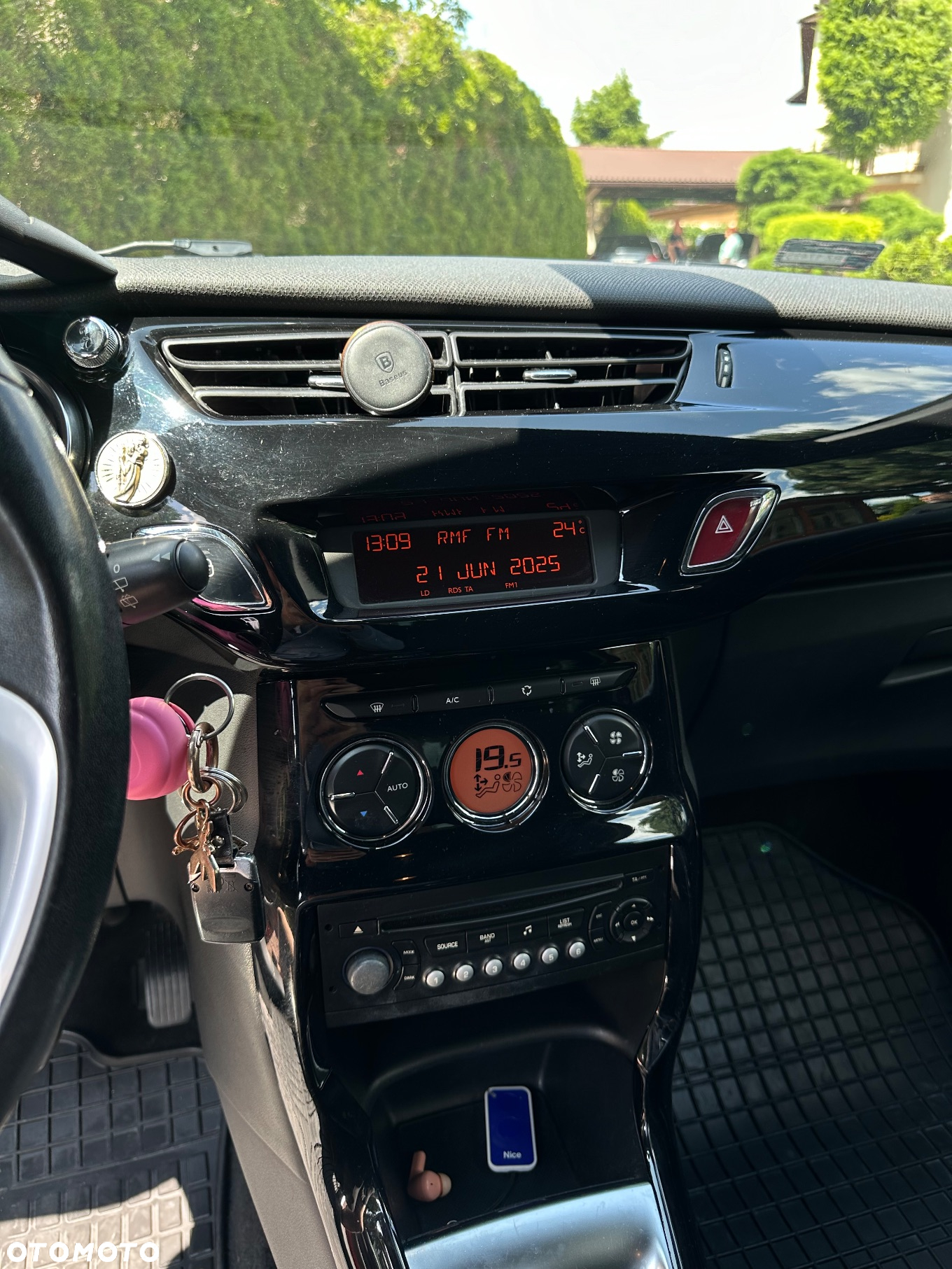 Citroën DS3 1.6 HDi SoChic - 24
