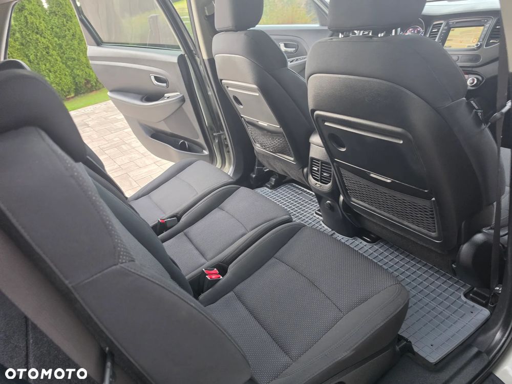 Kia Carens 1.7 CRDi 115 Dream-Team Edition - 30