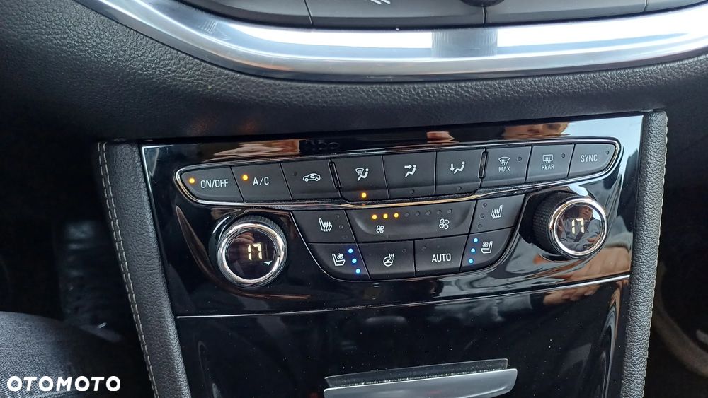 Opel Astra 1.6 T Elite S&S - 23