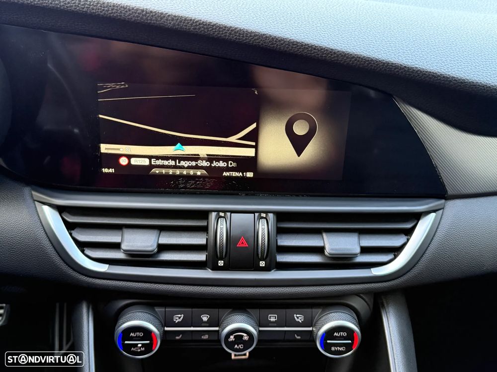 Alfa Romeo Giulia 2.0 Turbo 16V AT8-Q4 Veloce - 41