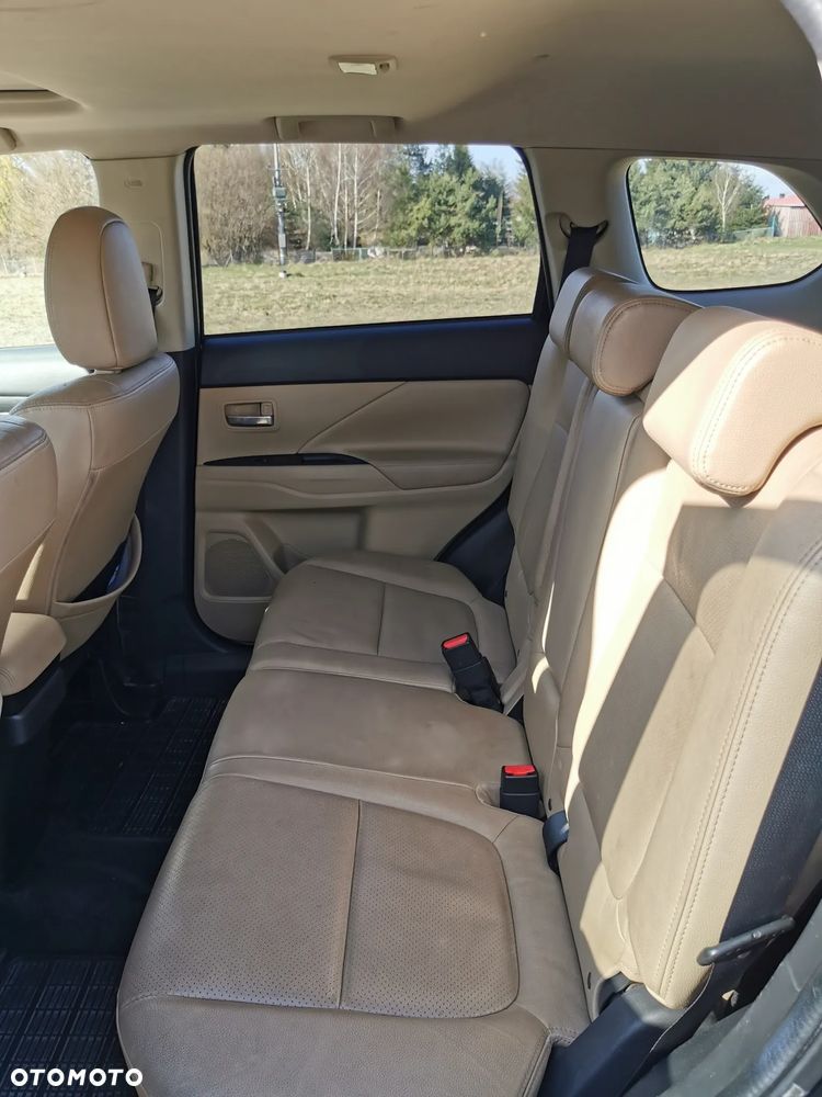 Mitsubishi Outlander 2.0 Intense + Navi 4WD CVT - 19