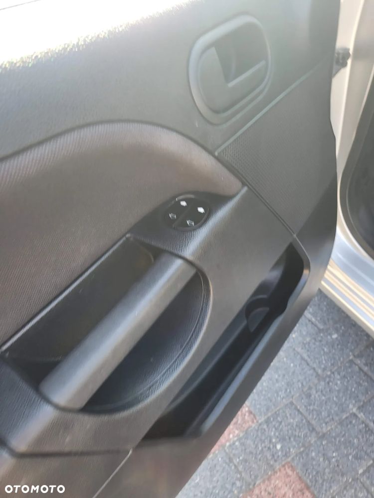 Ford Fiesta 1.4 Ambiente - 14