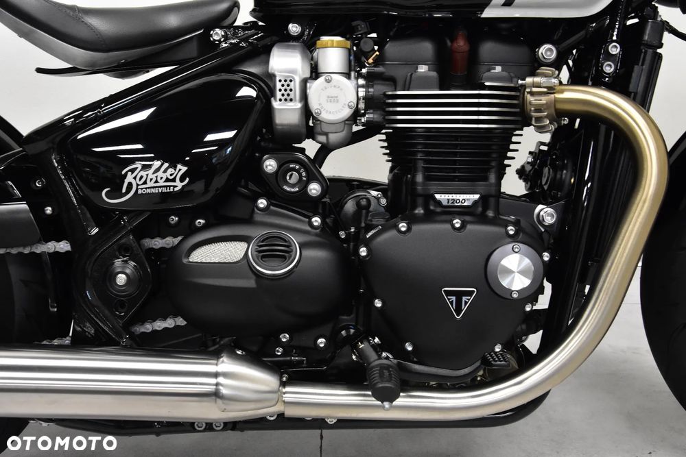 Triumph Bonneville Bobber - 26