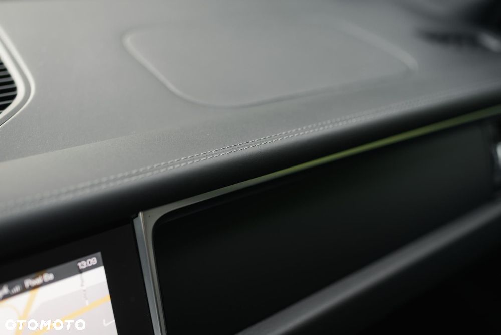 Porsche Macan T - 32