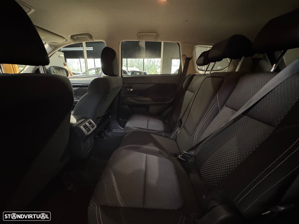 Mitsubishi Outlander 2.0 Kaiteki CVT - 28