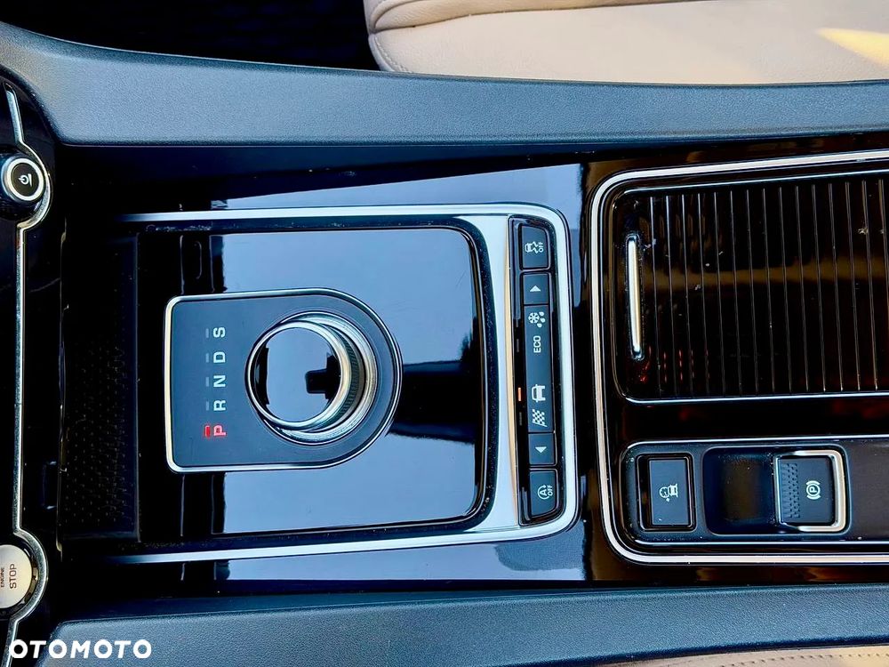 Jaguar F-Pace 2.0 i4P AWD R-Sport - 16