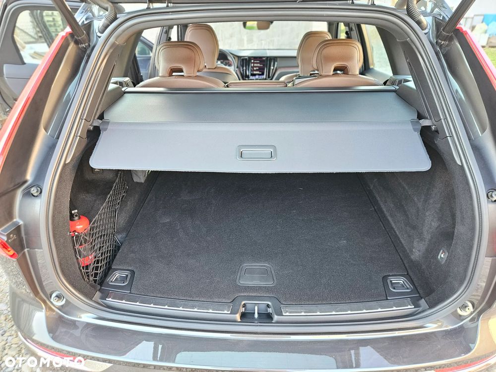 Volvo XC 60 B4 D AWD Essential - 22