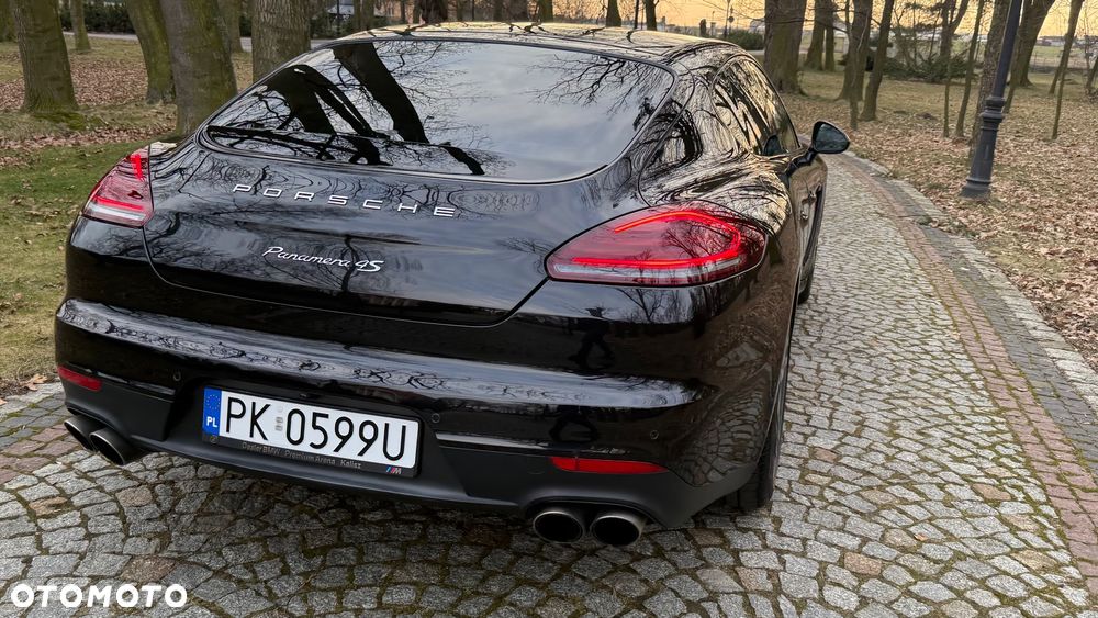 Porsche Panamera 4S - 26