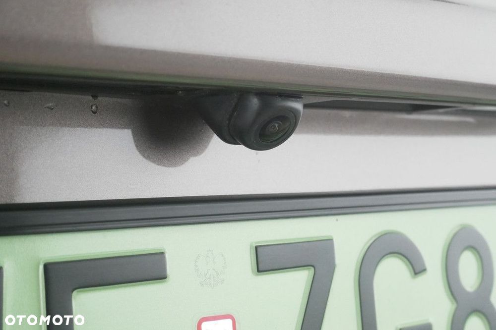 Hyundai Kona 64kWh Executive - 17