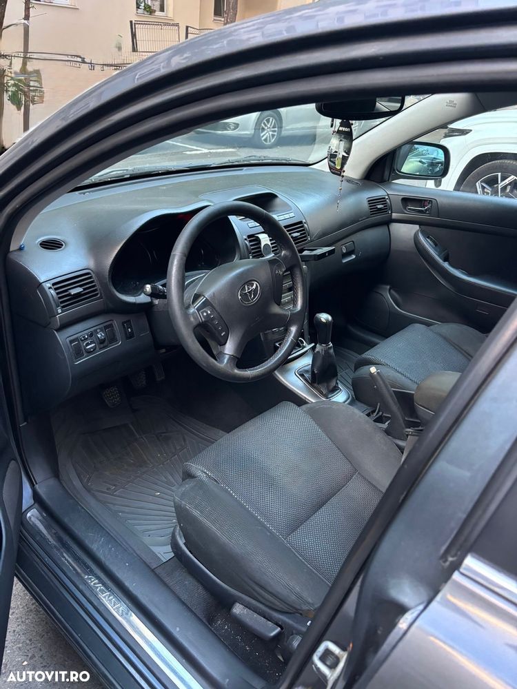 Toyota Avensis - 4