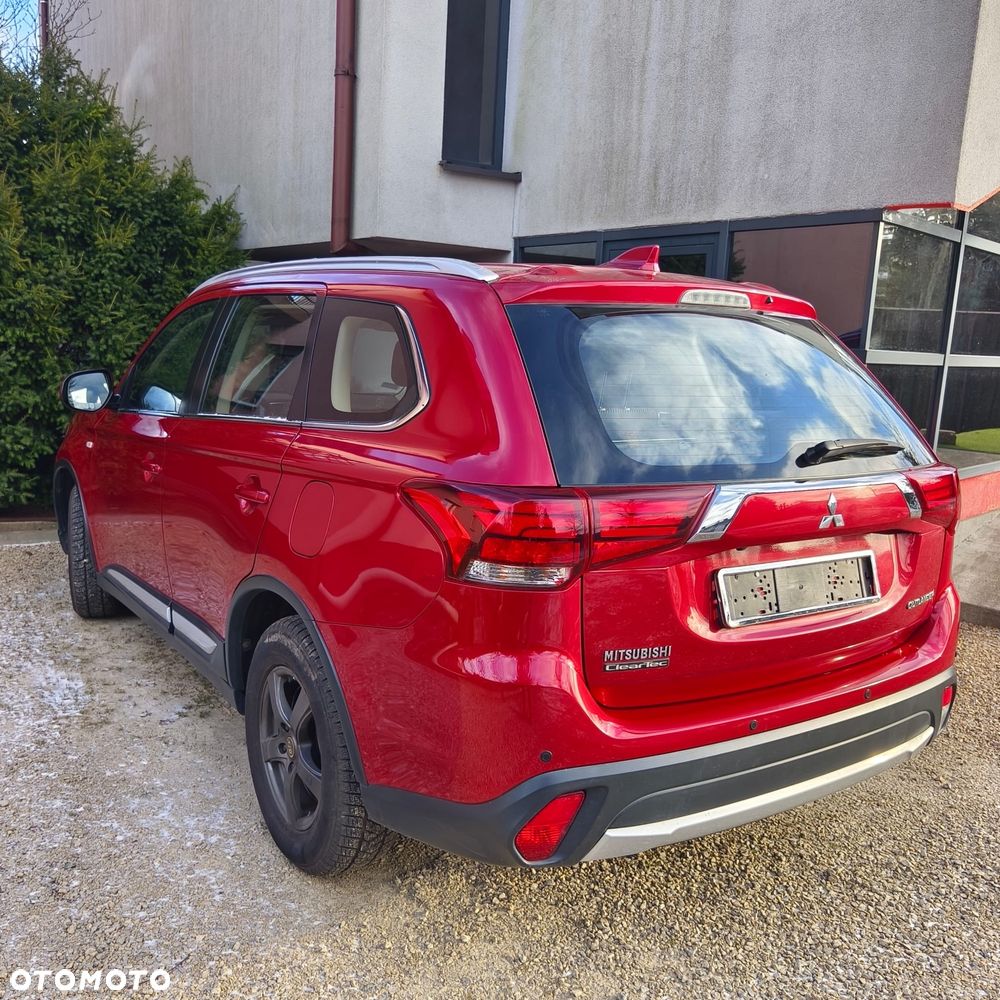 Mitsubishi Outlander - 3