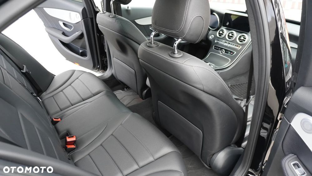 Mercedes-Benz Klasa C 300 9G-TRONIC AMG Line - 18
