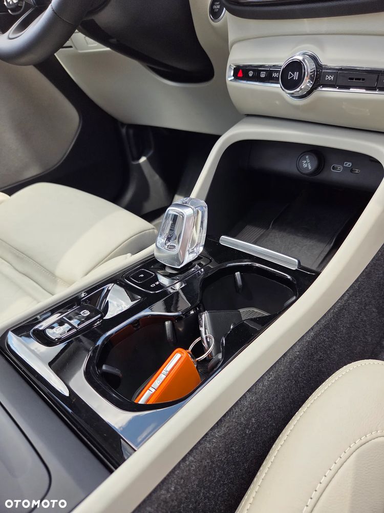 Volvo XC 40 B5 AWD Ultimate Dark - 25