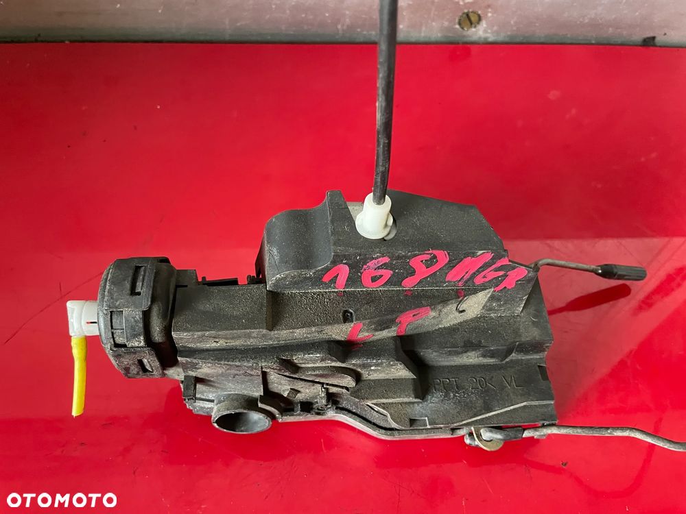 ZAMEK DRZWI LEWY PRZÓD MERCEDES W168 - 4