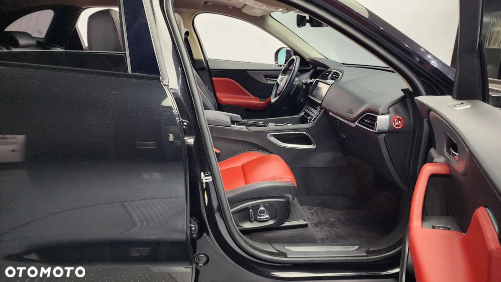 Jaguar F-Pace 25d AWD Chequered Flag - 8
