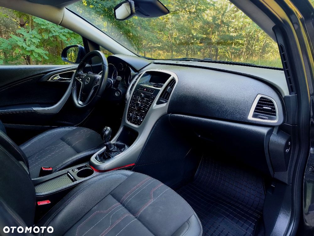 Opel Astra 1.4 Turbo 150 Jahre - 9