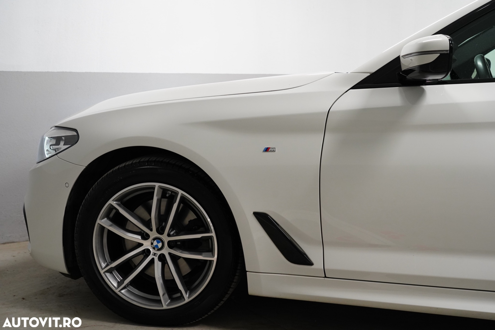 BMW Seria 5 520d xDrive AT - 13