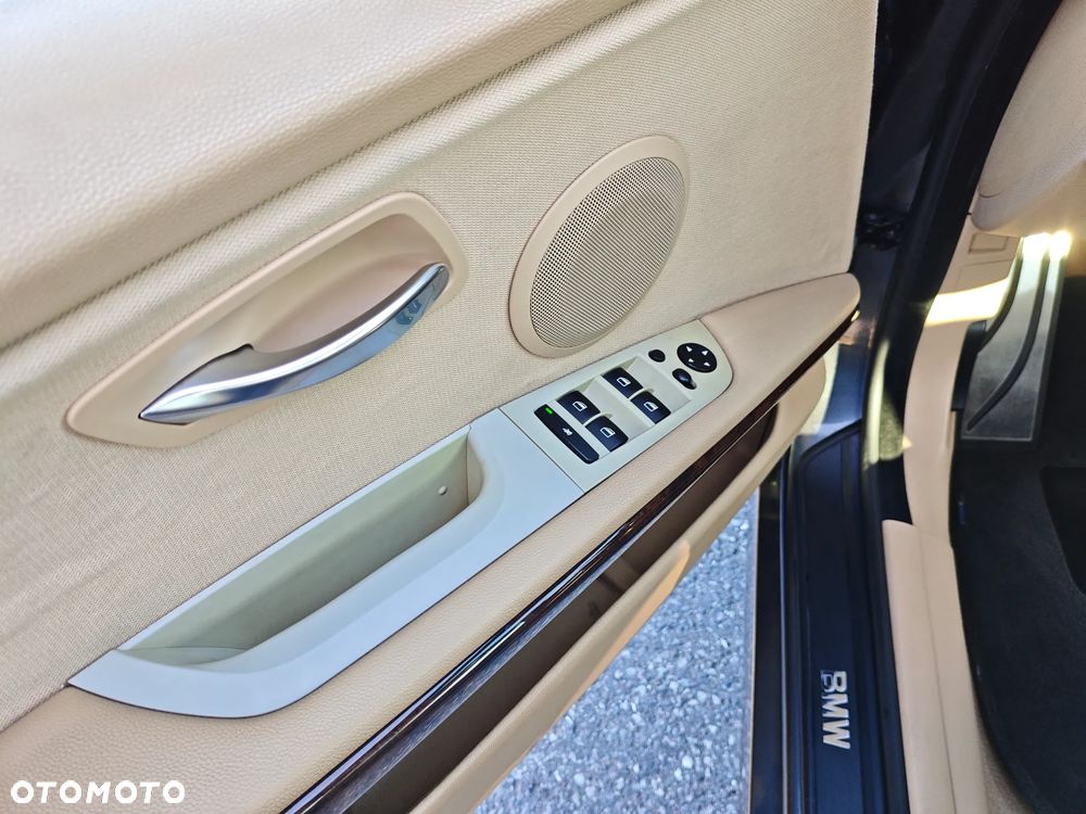 BMW Seria 3 330i - 17