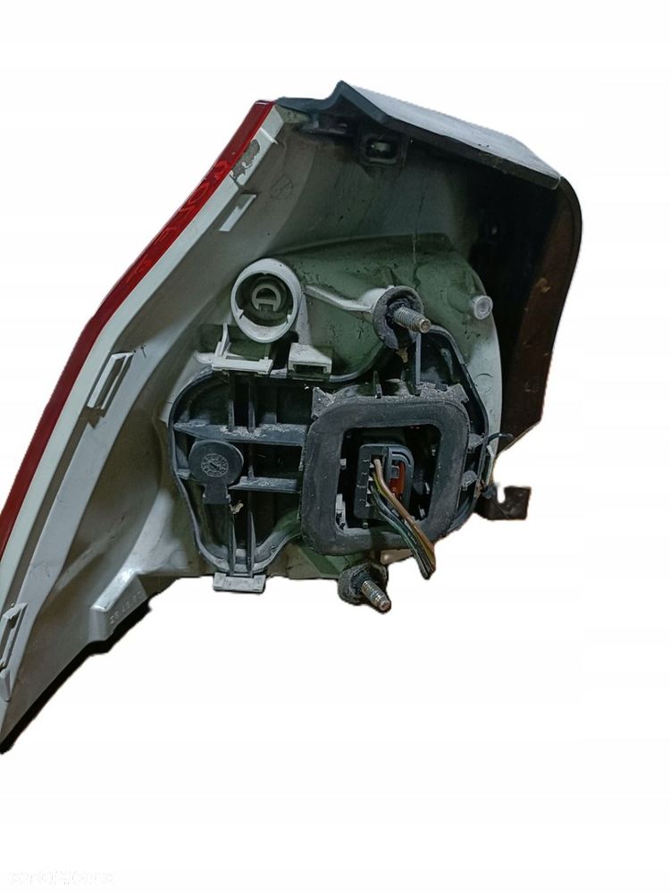 VOLKSWAGEN GOLF V 03-09 r. LAMPA PRAWY TYŁ PRAWA TYLNA W BŁOTNIK EU + - 9