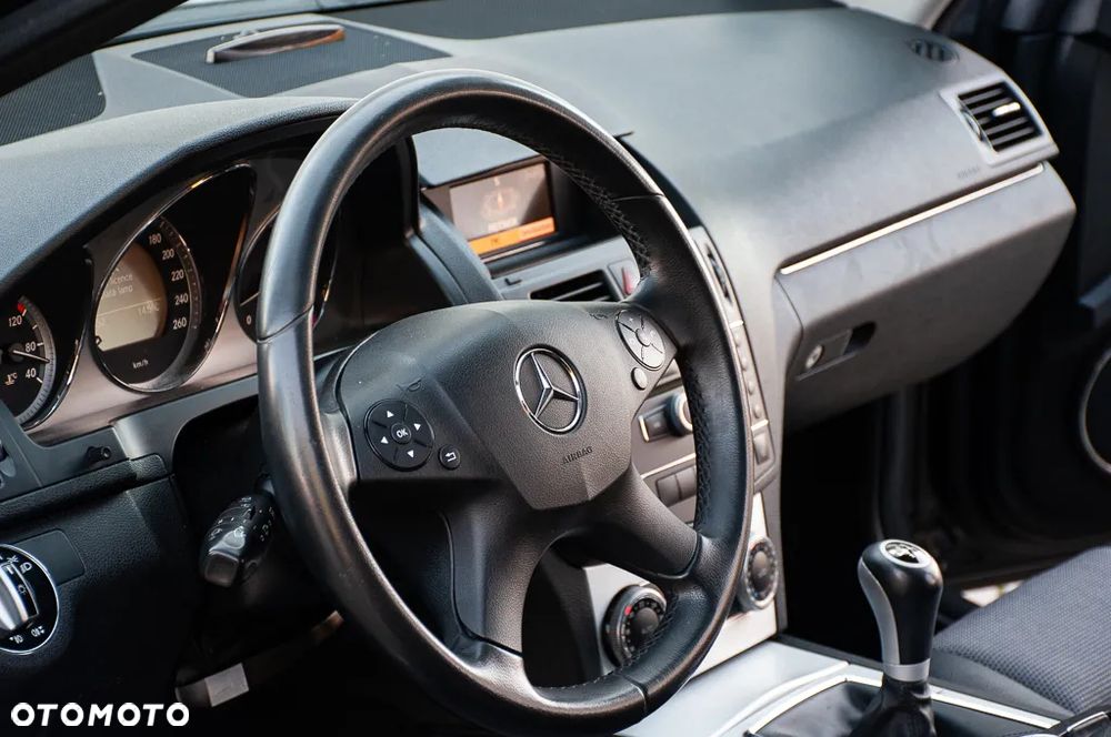 Mercedes-Benz Klasa C 180 T Kompressor BlueEFFICIENCY Avantgarde - 13