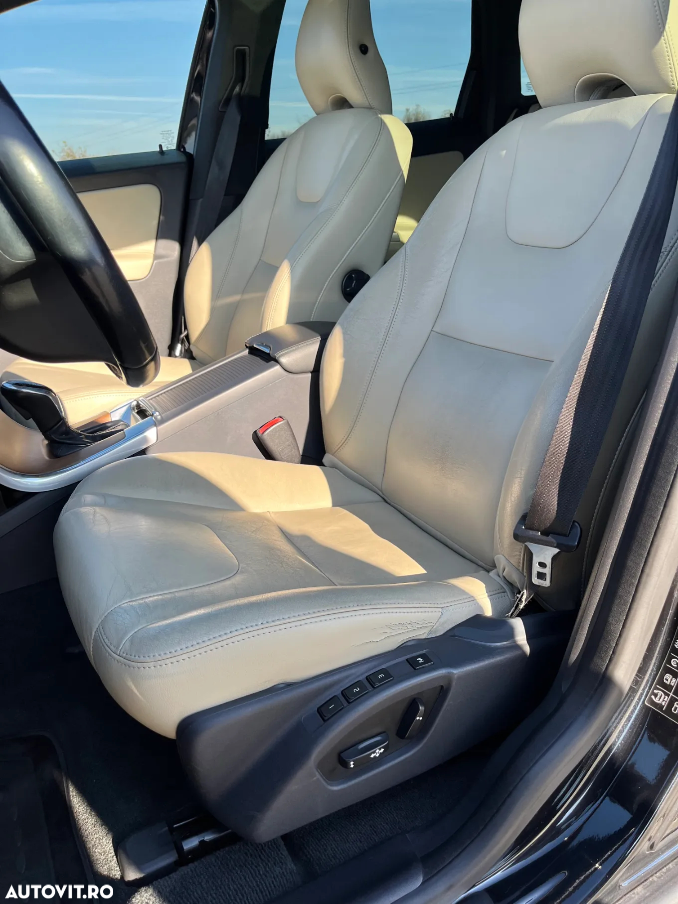 Volvo XC 60 D5 AWD Aut. Momentum - 11