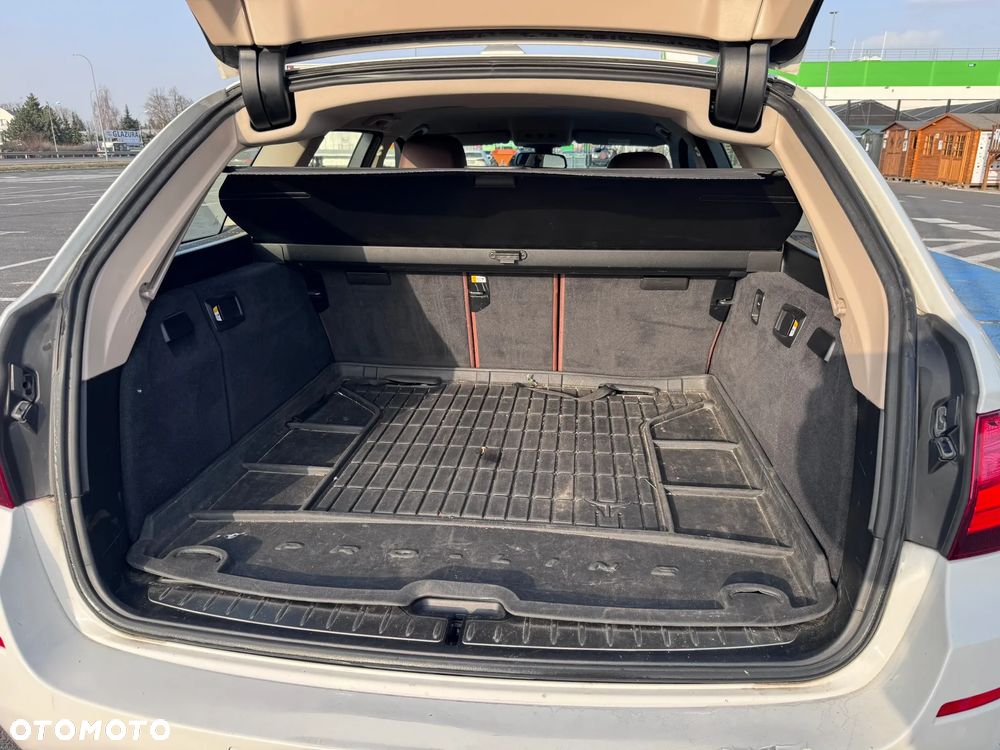 BMW Seria 5 525d xDrive - 8