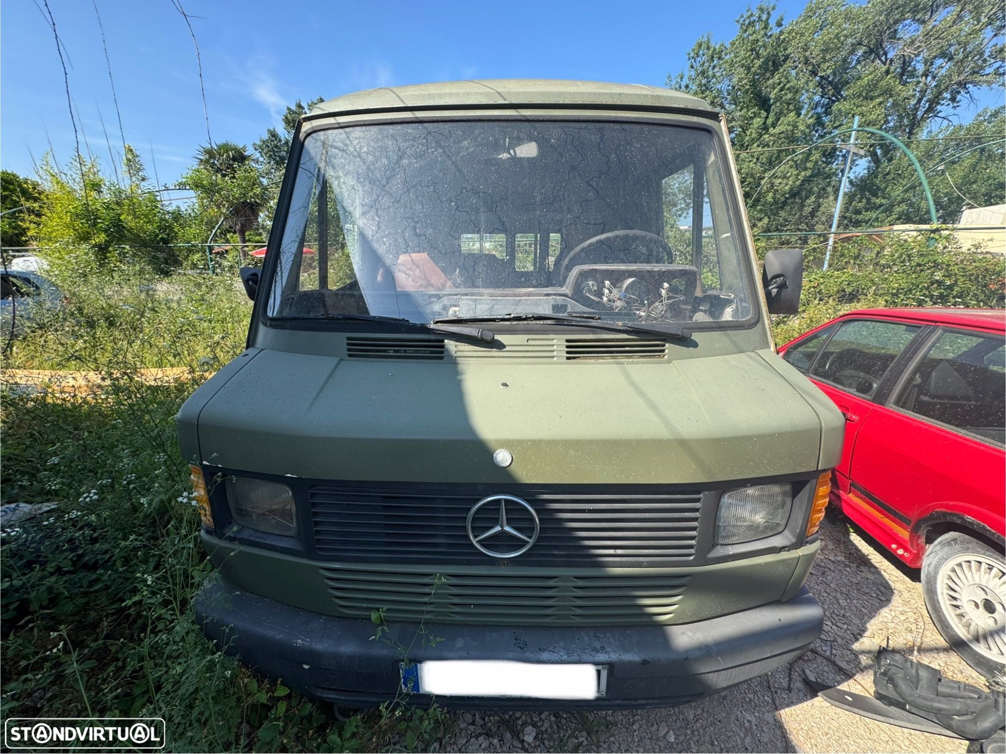 Mercedes-Benz 100 - 1