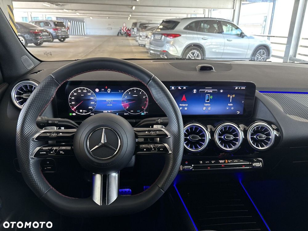 Mercedes-Benz GLA - 12