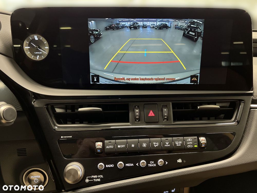 Lexus ES 300h Business Edition - 23