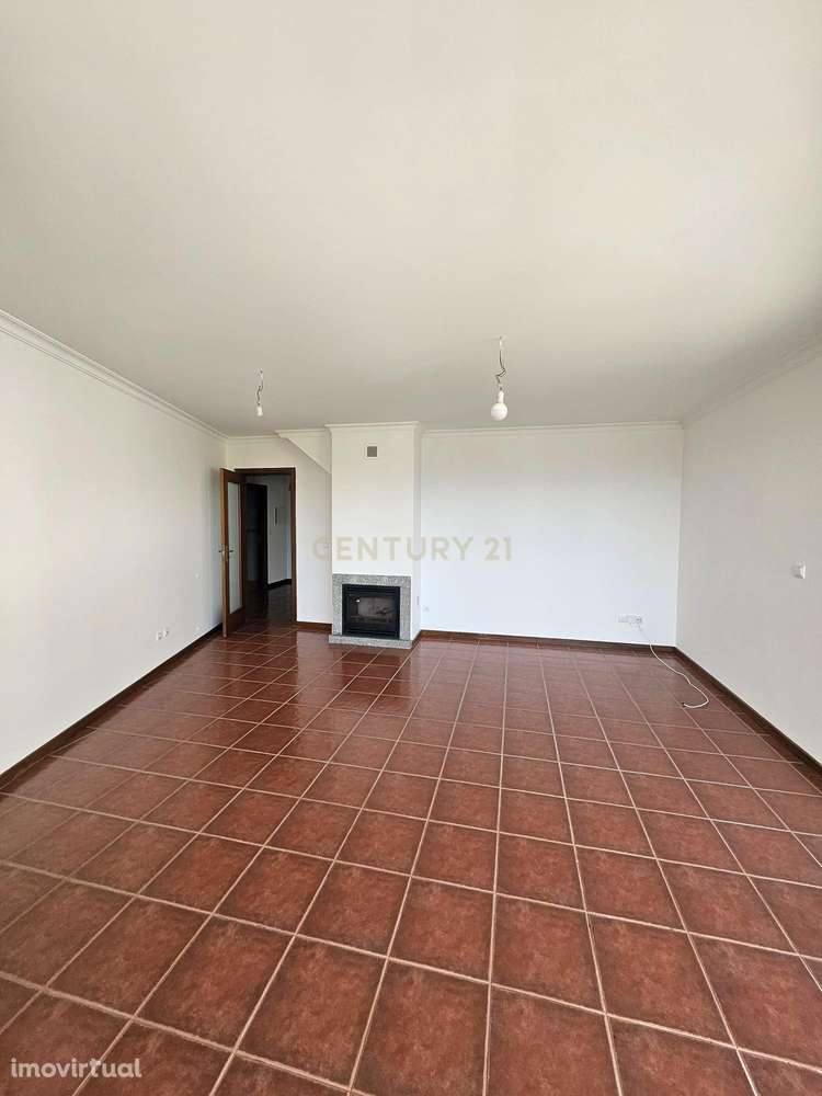 Apartamento T2, com lugar de garagem, Suíte e varandas no Centro de Ol - Grande imagem: 2/16