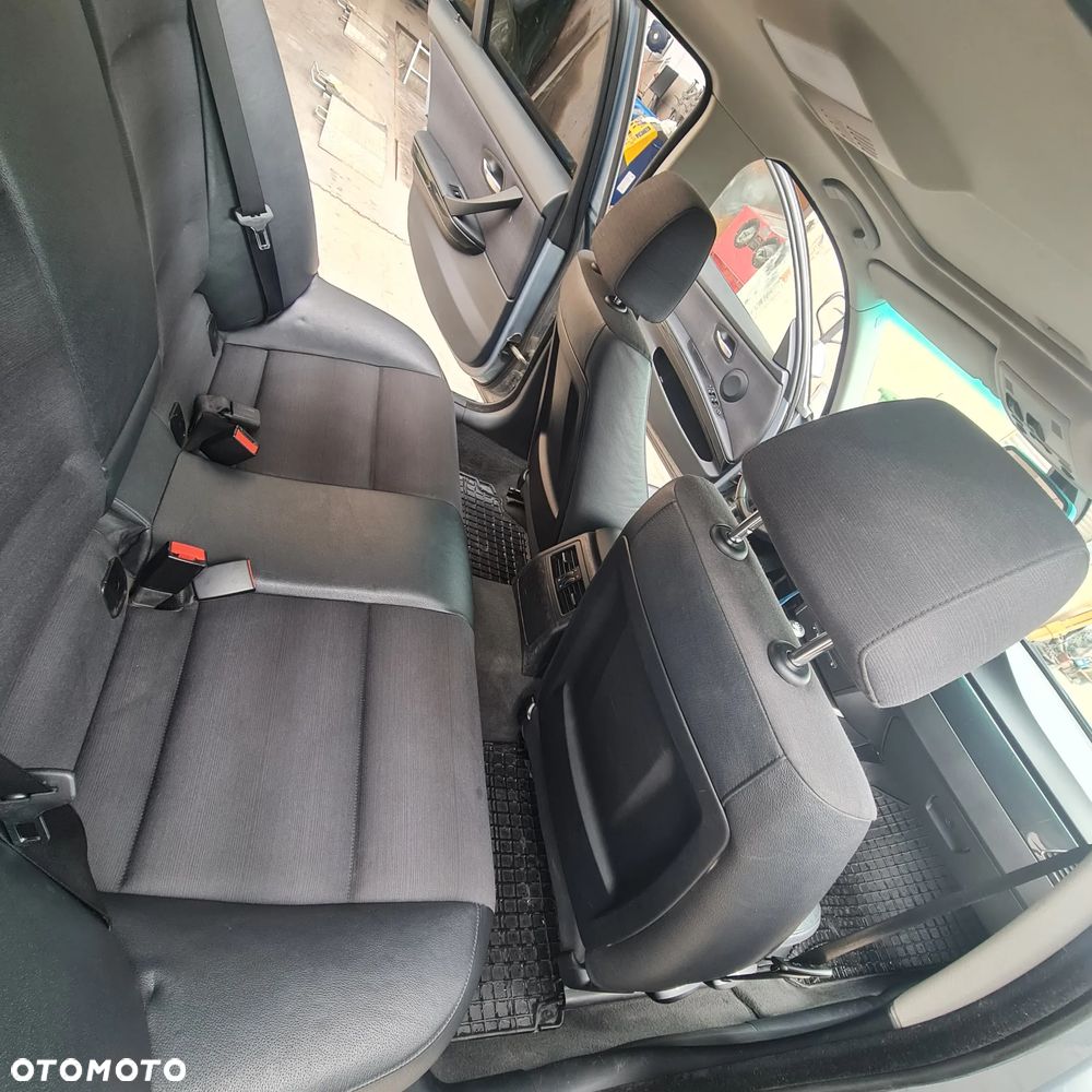 BMW Seria 3 320i - 13