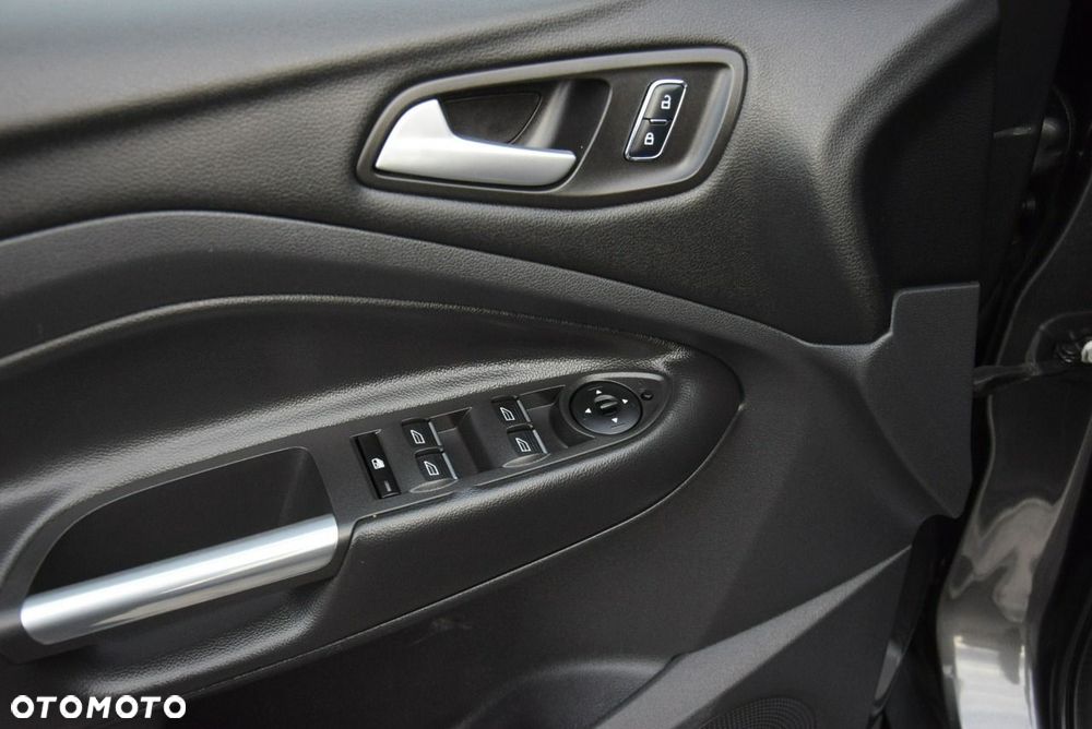 Ford Kuga 2.0 TDCi 2x4 Titanium - 29