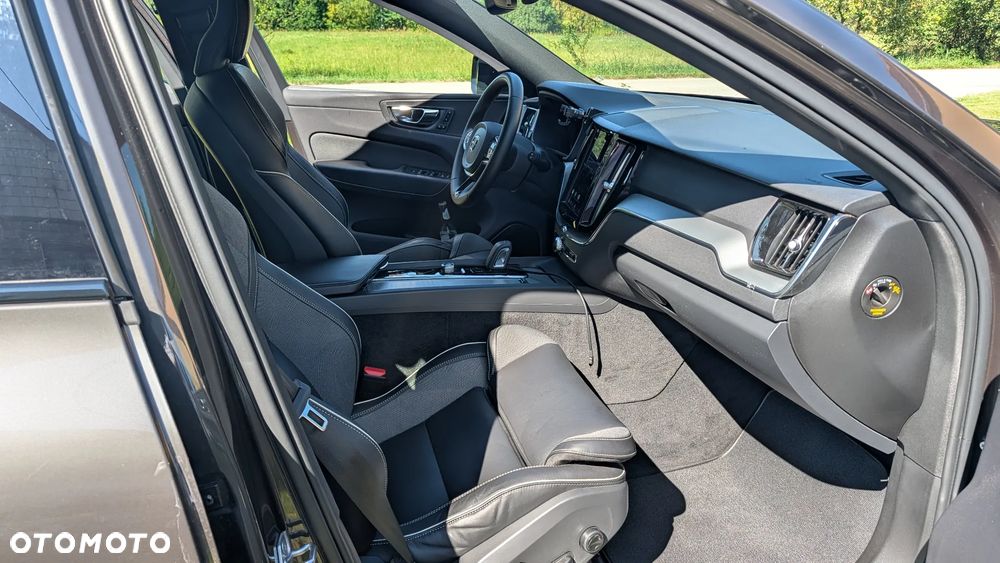 Volvo XC 60 B4 B R-Design - 14