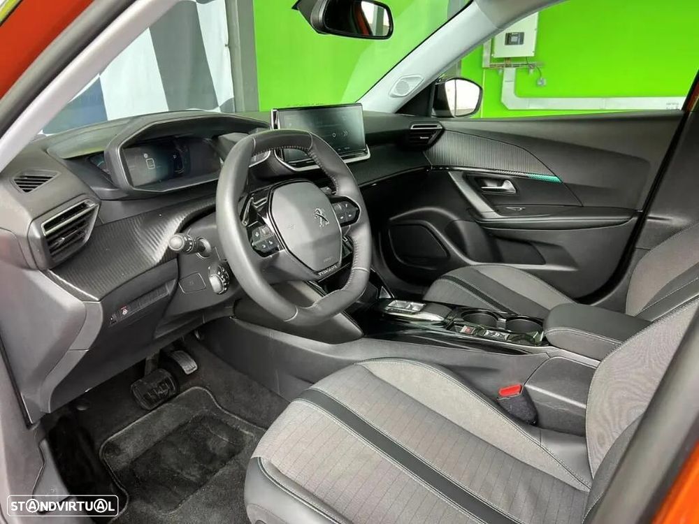 Peugeot e-2008 50 kWh Allure Pack — fotografia 7