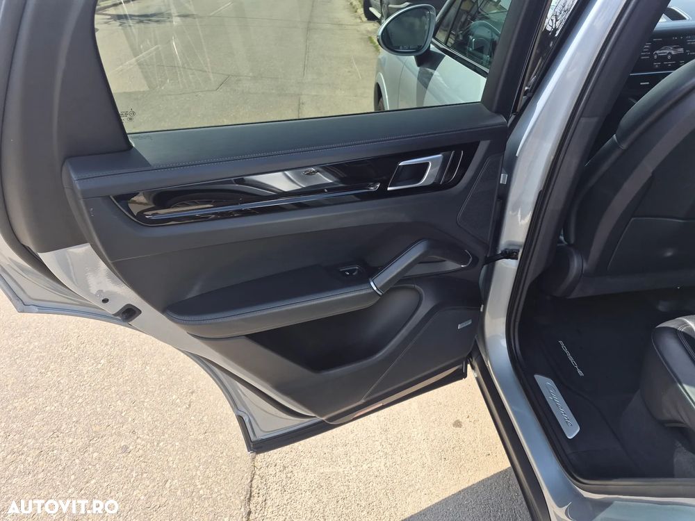 Porsche Cayenne - 21