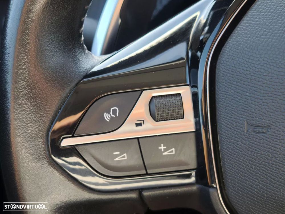 Peugeot 2008 PureTech 130 EAT8 Allure - 17