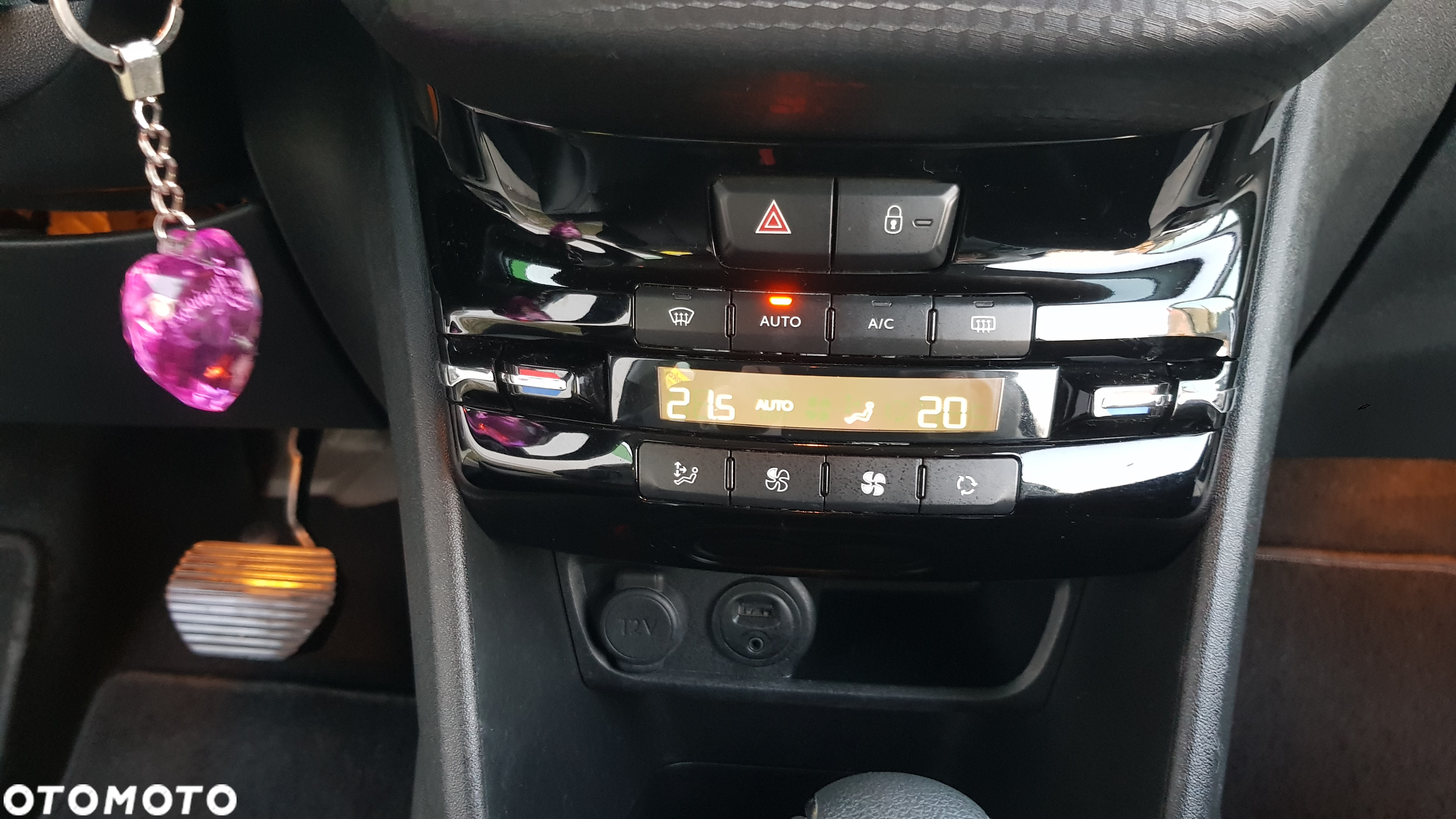 Peugeot 208 - 23