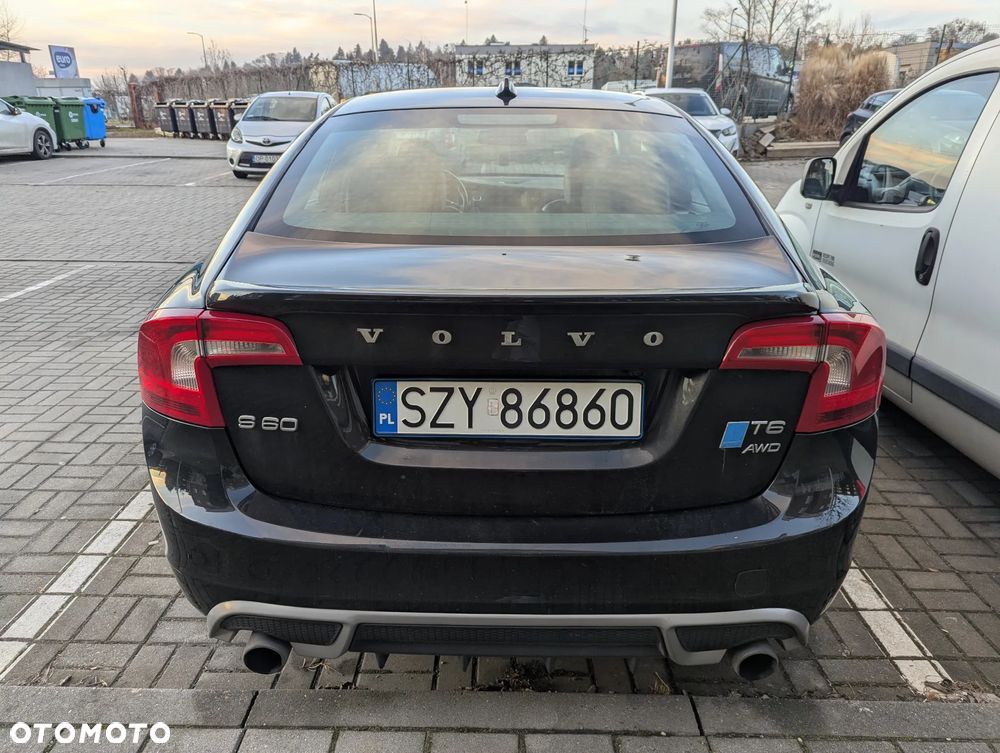 Volvo S60 T6 AWD R-Design - 4