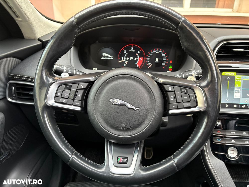 Jaguar F-Pace 30d AWD S - 28