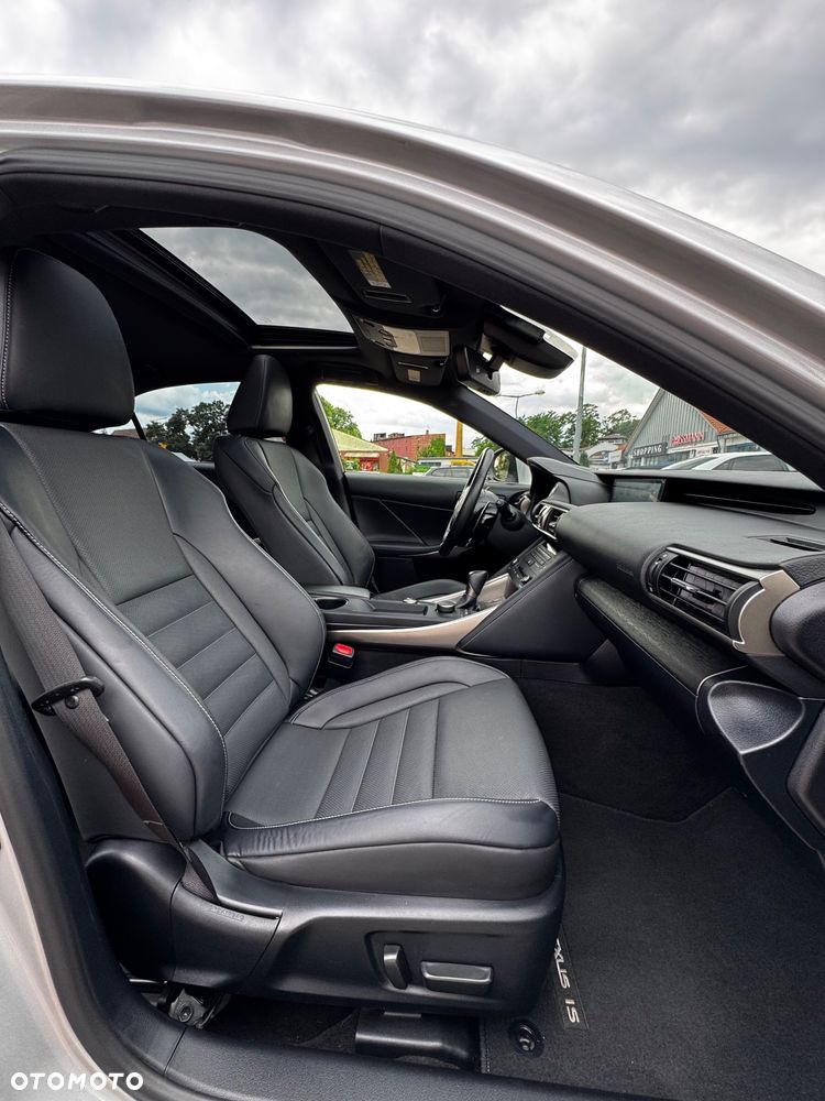 Lexus IS 200t / 300 F Sport - 20