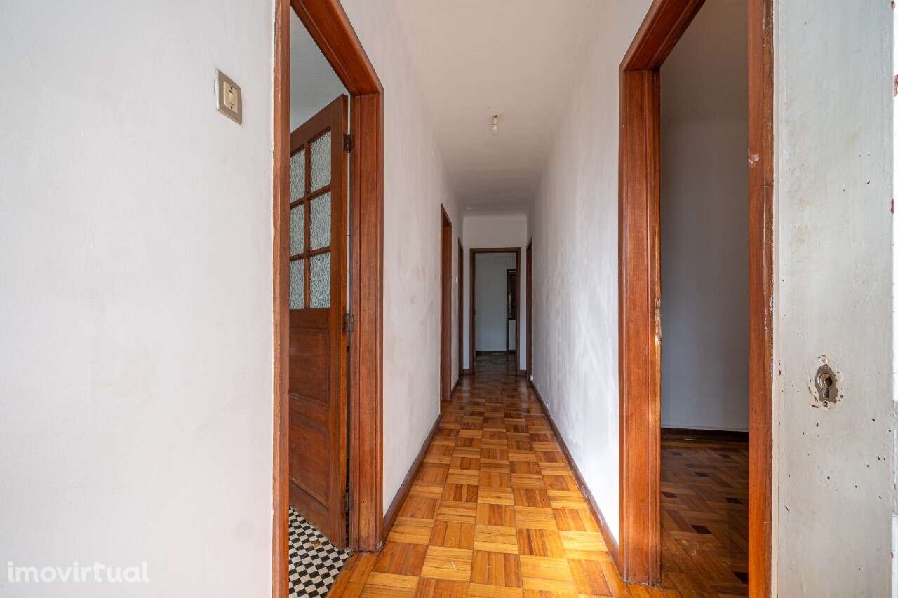 Moradia T6 com terreno - Grande imagem: 4/26