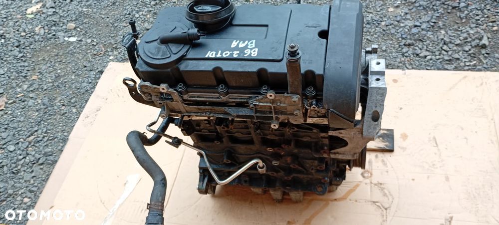 Silnik blok silnika słupek VW Passat B6 2.0 TDI BMA - 9