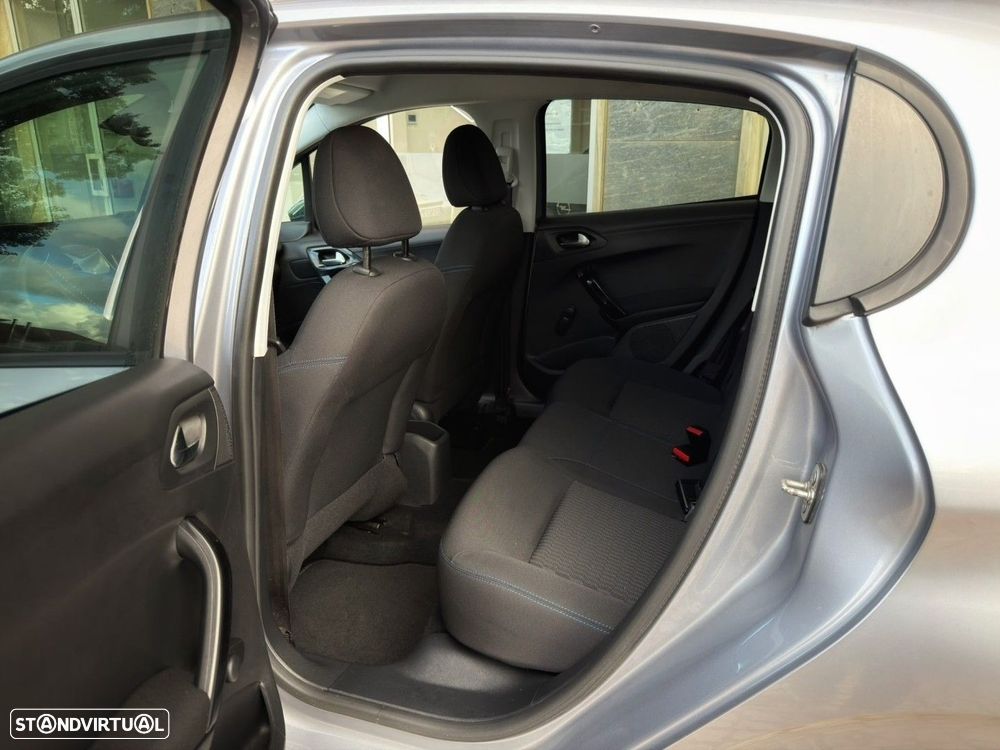 Peugeot 208 1.2 PureTech Signature - 8
