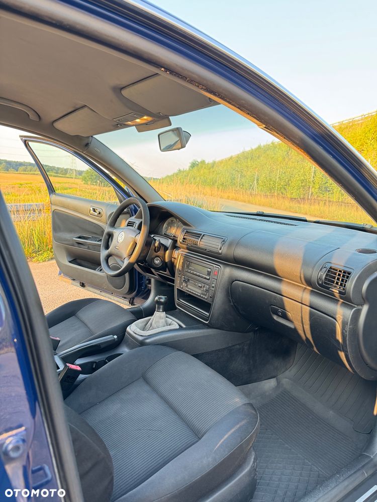 Volkswagen Passat 1.9 TDI Comfortline - 8