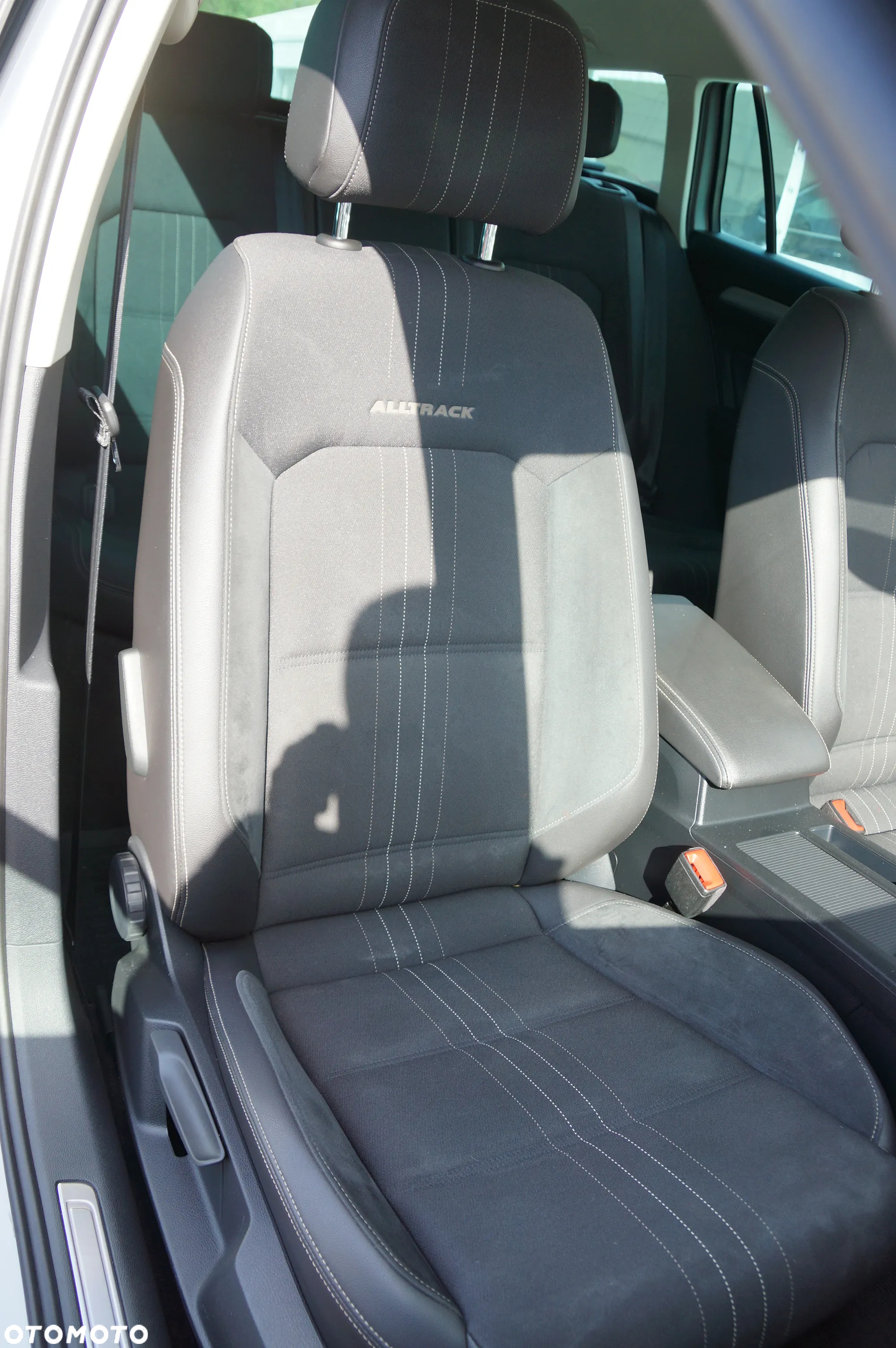 Volkswagen Passat Variant 2.0 TDI SCR DSG 4Motion Alltrack - 26
