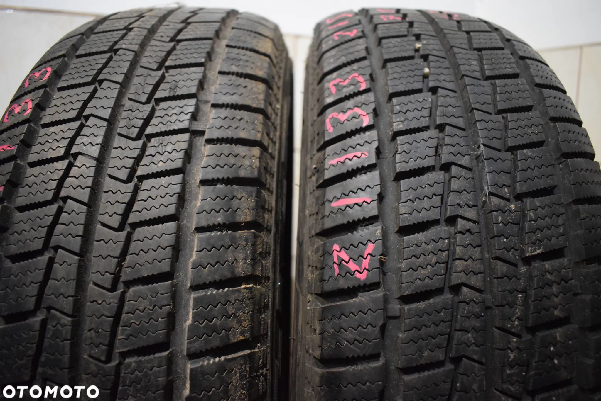 R15C 215/70 Hankook Winter RW06 Cena za parę - 1